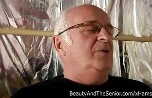 დედა და შვილი სექსი სამზარეულოში