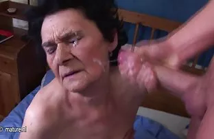 ნახეთ, რომ მდიდარი ძაღლი! ეს წყვილი მოზარდი ყველა ლეკვი